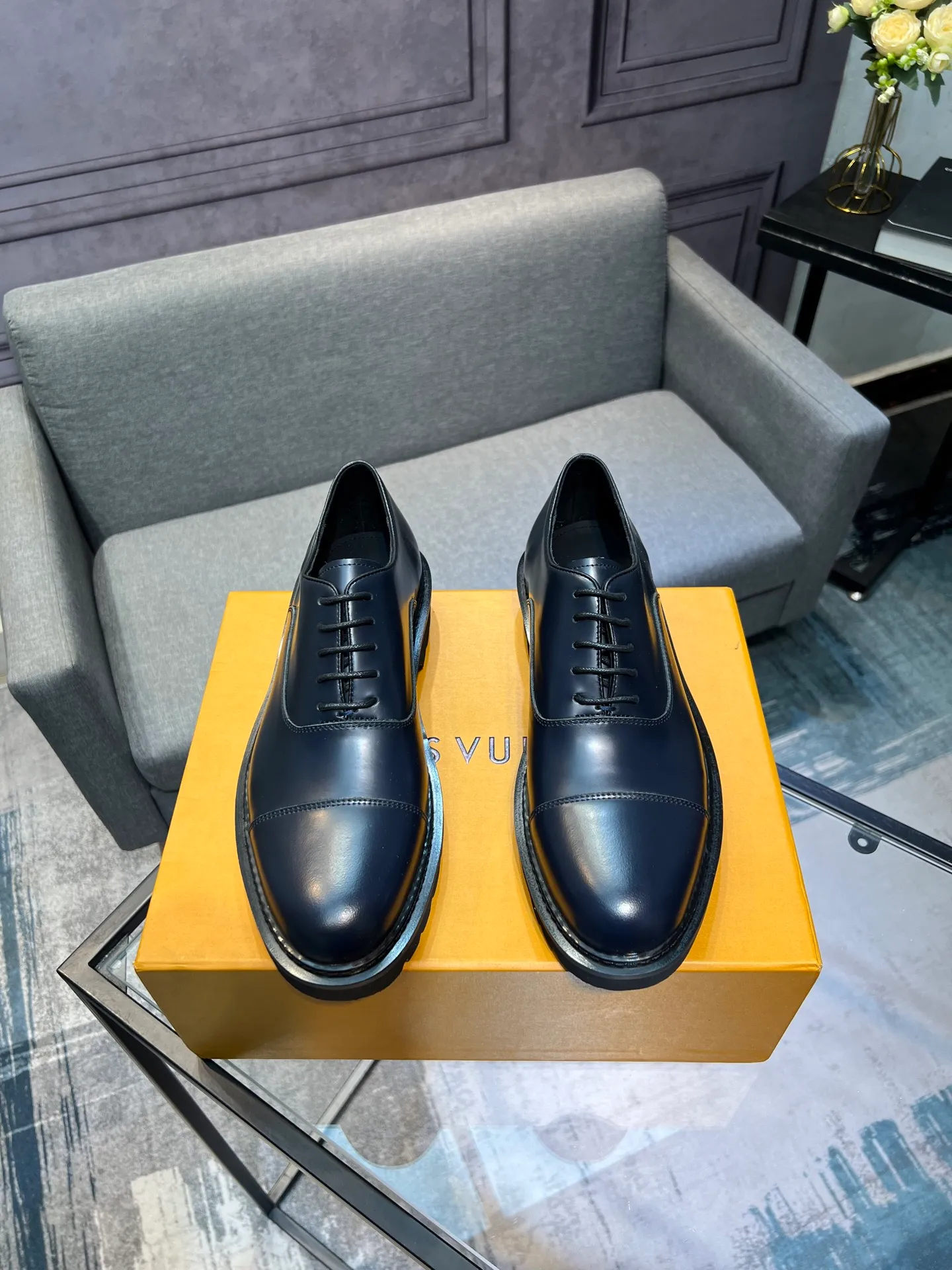 Men's shoes 💰820 [LV] - High-end quality - Upper: 🔝 tumbled cowhide, Nappa cowhide, brand logo sewn on shoe body - Lining: cowhide, foot pads; water-dyed cowhide - Outsole: TPR·rubber foam; two-color molded outsole -Super high quality control·Fine workmanship: highlighted (high-end·luxury·grade) -Size: 39-44 (38 45 can be customized)
